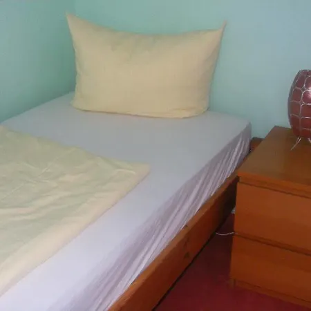 Tempelhof Bed & Breakfast 3*