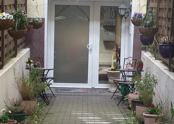 Tempelhof Bed & Breakfast 3*