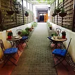 Tempelhof Couette-café 3*