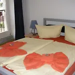 Tempelhof Couette-café 3*