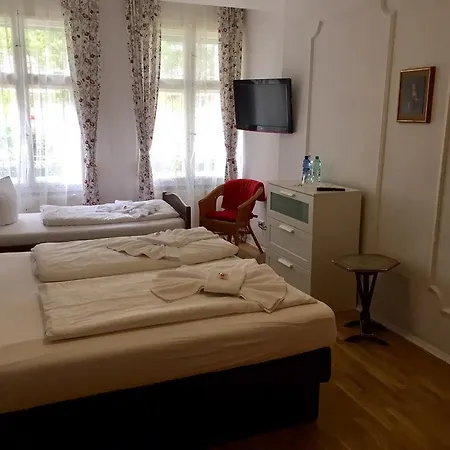 Tempelhof 3*