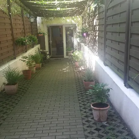 Tempelhof Nocleg ze śniadaniem 3*