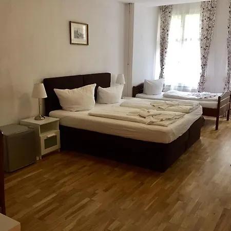 Tempelhof Nocleg ze śniadaniem 3*